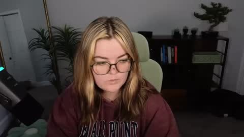 Snapshot of quervoqueen1 chatting on 09-17-25, 02:57 Bri online show from 09-17-25, 02:57