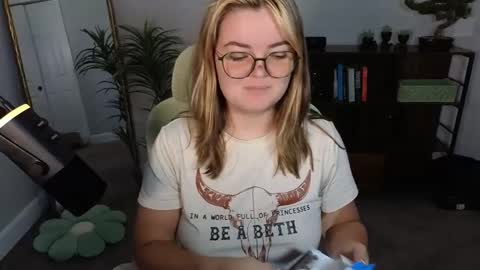 Snapshot of quervoqueen1 chatting on 09-18-25, 02:57 Bri online show from 09-18-25, 02:57