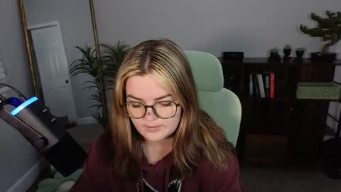 Snapshot of quervoqueen1 chatting on 09-22-25, 02:13 Bri online show from 09-22-25, 02:13