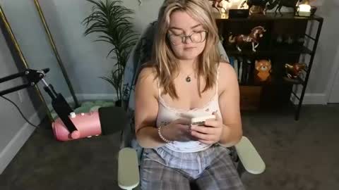 Snapshot of quervoqueen1 chatting on 11-16-25, 02:17 Bri online show from 11-16-25, 02:17