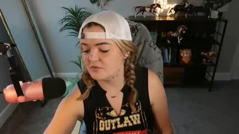 Snapshot of quervoqueen1 chatting on 11-23-25, 06:30 Bri online show from 11-23-25, 06:30