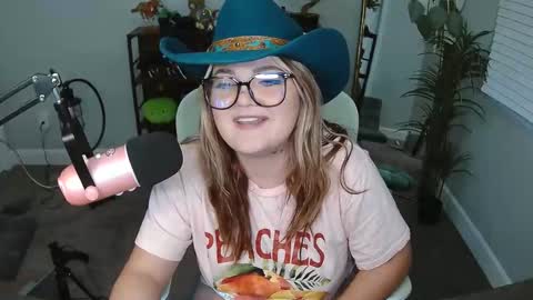 Snapshot of quervoqueen1 chatting on 05-18-26, 04:07 Bri online show from 05-18-26, 04:07