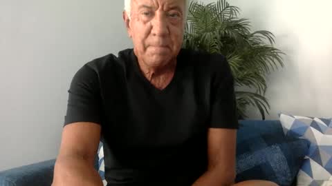 Snapshot of quest_one chatting on 01-25-25, 09:35 Jim online show from 01-25-25, 09:35