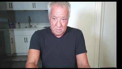 Snapshot of quest_one chatting on 10-10-25, 02:43 Jim online show from 10-10-25, 02:43