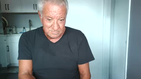 Snapshot of quest_one chatting on 10-28-25, 12:25 Jim online show from 10-28-25, 12:25