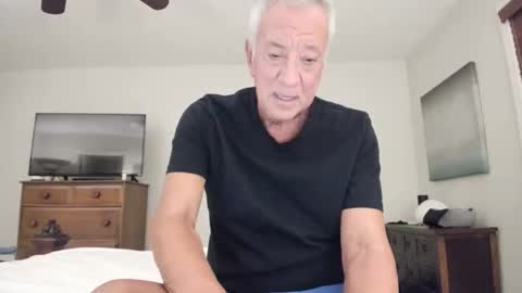 Snapshot of quest_one chatting on 12-21-25, 12:51 Jim online show from 12-21-25, 12:51