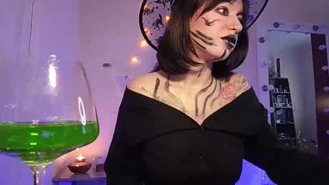 Snapshot of quiet_smile chatting on 10-27-25, 08:40 quiet_smile online show from 10-27-25, 08:40