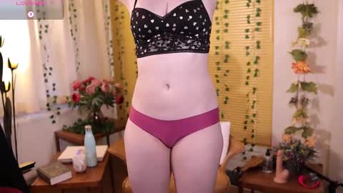 Snapshot of quinnrmonroe chatting on 02-12-26, 03:18 QuinnMonroe online show from 02-12-26, 03:18