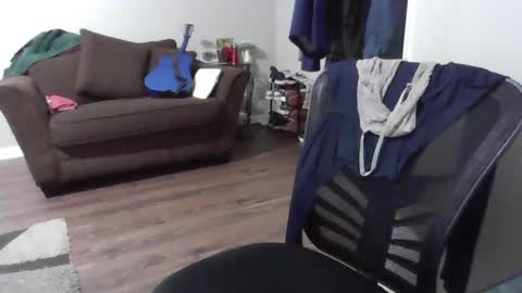 Snapshot of quinsanre chatting on 01-15-25, 12:09 Bones online show from 01-15-25, 12:09