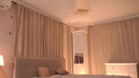 Snapshot of qwelbi chatting on 11-14-25, 04:38 kiri online show from 11-14-25, 04:38