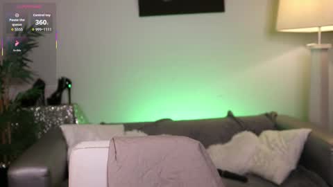 Nova Hollis online show from 11-23-25, 02:44