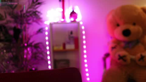 Nova Hollis online show from 04-05-26, 04:42