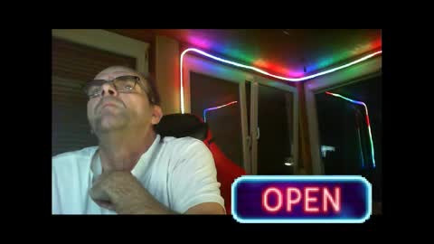 Snapshot of r_2d2_ chatting on 12-14-24, 12:33 dj mike online show from 12-14-24, 12:33