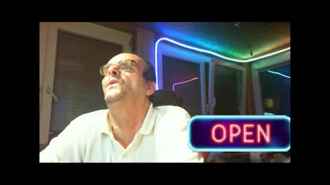 Snapshot of r_2d2_ chatting on 12-18-24, 08:14 dj mike online show from 12-18-24, 08:14