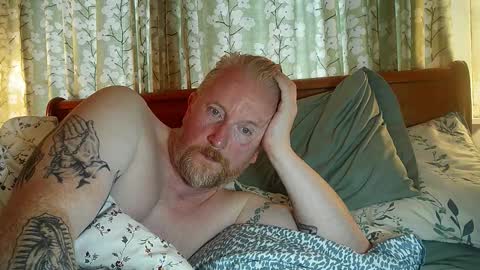 Snapshot of r_o_h_a_n chatting on 10-30-25, 10:38 r_o_h_a_n online show from 10-30-25, 10:38