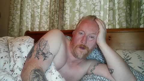 Snapshot of r_o_h_a_n chatting on 10-31-25, 08:59 r_o_h_a_n online show from 10-31-25, 08:59