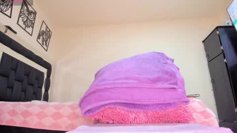 Snapshot of rachel__milfy chatting on 06-03-26, 06:02 Rachel online show from 06-03-26, 06:02