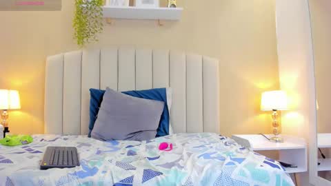 Rachel Donnelly online show from 03-12-26, 01:23