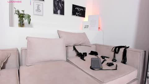 RACHEL ES online show from 09-12-25, 05:29