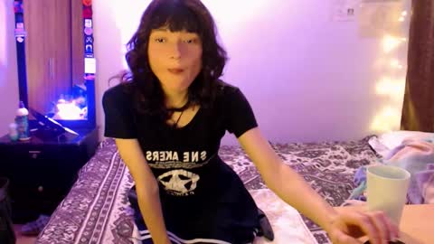 Snapshot of rachel_garden2 chatting on 11-15-25, 04:10 rachel_garden2 online show from 11-15-25, 04:10
