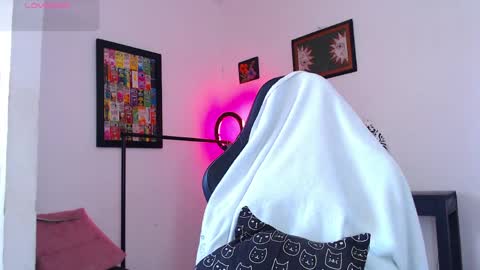 Snapshot of rachell_420 chatting on 05-08-26, 02:33 rachell_420 online show from 05-08-26, 02:33