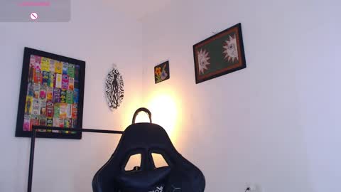 Snapshot of rachell_420 chatting on 05-11-26, 04:04 rachell_420 online show from 05-11-26, 04:04