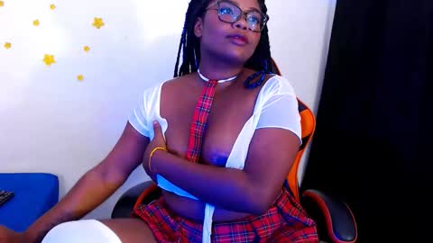 Snapshot of rachell_smithxx chatting on 01-19-26, 05:11 RACHELL online show from 01-19-26, 05:11