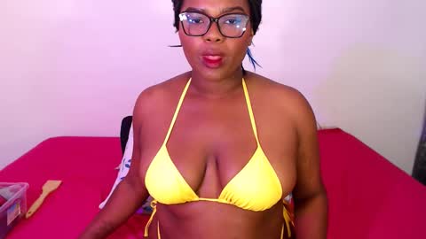 Snapshot of rachell_smithxx chatting on 02-05-26, 04:06 RACHELL online show from 02-05-26, 04:06