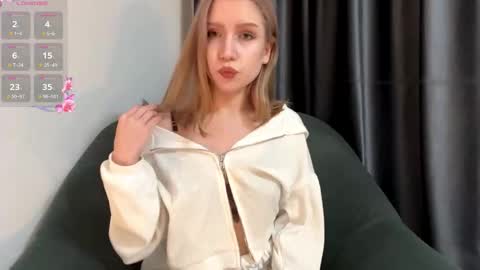 Snapshot of rachellegentile chatting on 12-01-25, 05:07 Alice online show from 12-01-25, 05:07