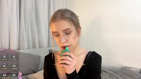 Snapshot of rachellegentile chatting on 01-12-26, 09:09 Alice online show from 01-12-26, 09:09