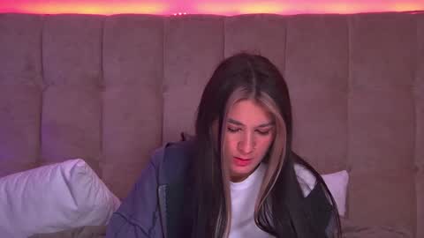 Snapshot of rachellsimpson chatting on 01-28-25, 03:57 RachellSimpson online show from 01-28-25, 03:57