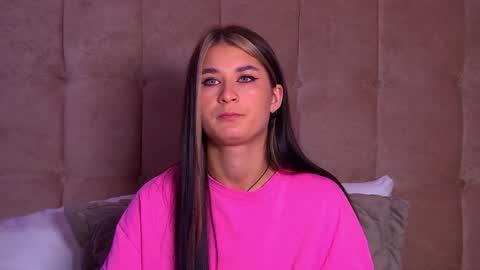 Snapshot of rachellsimpson chatting on 02-03-25, 09:29 RachellSimpson online show from 02-03-25, 09:29