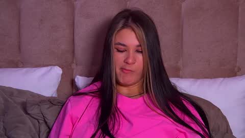 Snapshot of rachellsimpson chatting on 02-04-25, 02:07 RachellSimpson online show from 02-04-25, 02:07