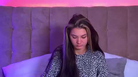 Snapshot of rachellsimpson chatting on 02-21-25, 05:02 RachellSimpson online show from 02-21-25, 05:02