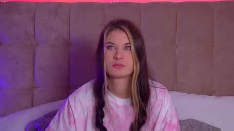 Snapshot of rachellsimpson chatting on 02-28-25, 05:04 RachellSimpson online show from 02-28-25, 05:04