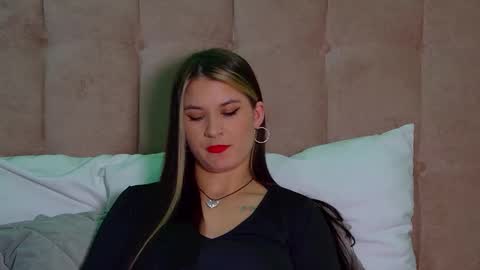 Snapshot of rachellsimpson chatting on 03-08-25, 10:13 RachellSimpson online show from 03-08-25, 10:13