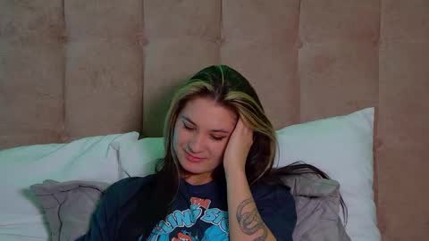 Snapshot of rachellsimpson chatting on 03-09-25, 04:38 RachellSimpson online show from 03-09-25, 04:38