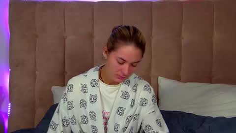 Snapshot of rachellsimpson chatting on 09-17-25, 06:31 RachellSimpson online show from 09-17-25, 06:31