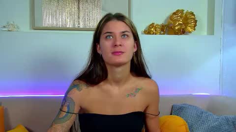 Snapshot of rachellsimpson chatting on 10-19-25, 06:19 RachellSimpson online show from 10-19-25, 06:19