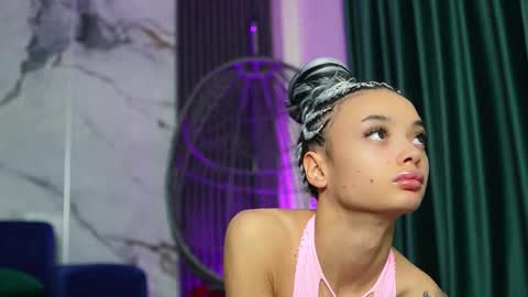 Snapshot of rachelravee chatting on 10-31-25, 05:30 Ann online show from 10-31-25, 05:30