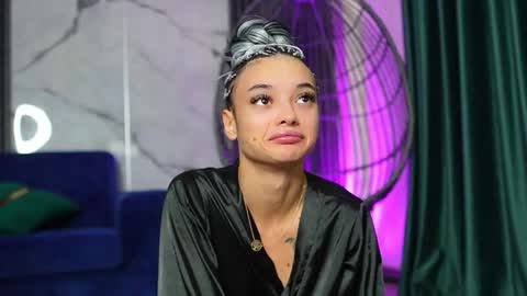 Snapshot of rachelravee chatting on 11-02-25, 05:21 Ann online show from 11-02-25, 05:21