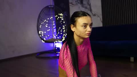 Snapshot of rachelravee chatting on 12-14-25, 05:24 Ann online show from 12-14-25, 05:24