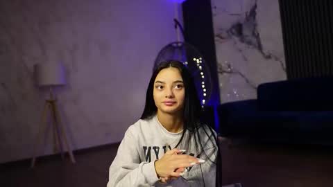 Snapshot of rachelravee chatting on 12-15-25, 05:12 Ann online show from 12-15-25, 05:12