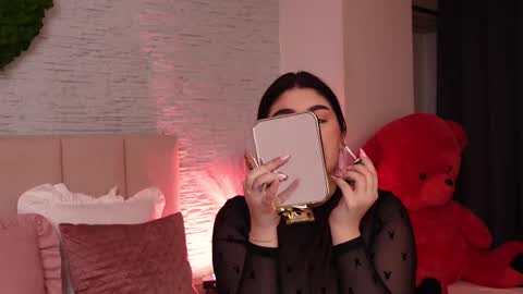 Snapshot of rachelswaan chatting on 02-27-25, 05:34 RachelSwaan online show from 02-27-25, 05:34