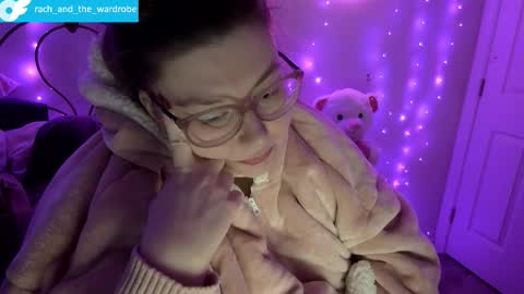 Snapshot of rachs_wardrobe chatting on 01-11-26, 01:49 rachs_wardrobe online show from 01-11-26, 01:49