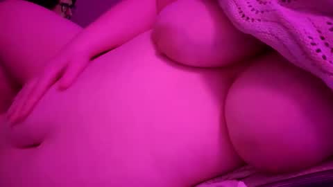 Snapshot of rachs_wardrobe chatting on 02-05-26, 01:43 rachs_wardrobe online show from 02-05-26, 01:43