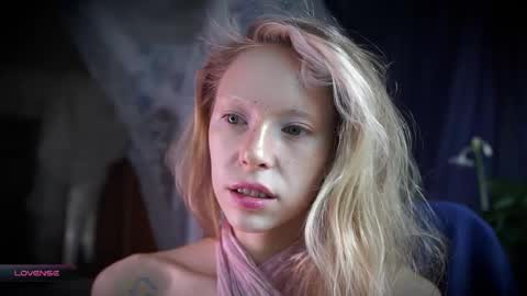 Snapshot of radiant_ada chatting on 10-27-25, 09:57 ada online show from 10-27-25, 09:57