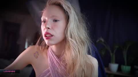 Snapshot of radiant_ada chatting on 11-07-25, 09:42 ada online show from 11-07-25, 09:42