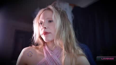 Snapshot of radiant_ada chatting on 11-27-25, 09:33 ada online show from 11-27-25, 09:33