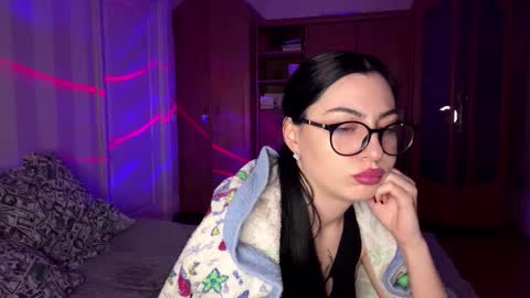 Snapshot of radiant_luna chatting on 12-15-25, 06:23 Luna online show from 12-15-25, 06:23